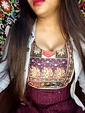 Sreya213 online show from February 13, 2026, 4:47 pm