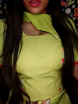 Sreya213 online show from April 11, 2026, 8:02 pm