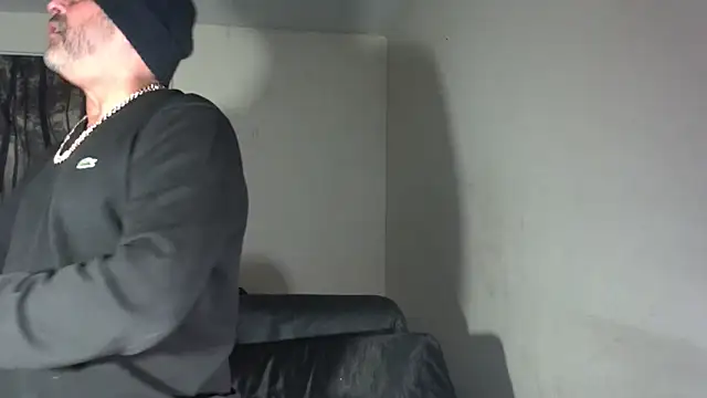 Snapshot of RickStone51 chatting on December 21, 2025, 4:52 am RickStone51 online show from December 21, 2025, 4:52 am