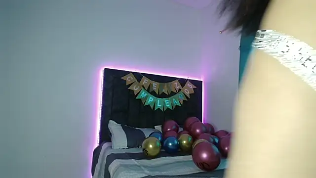 IssabellaLopez online show from November 14, 2025, 12:15 pm