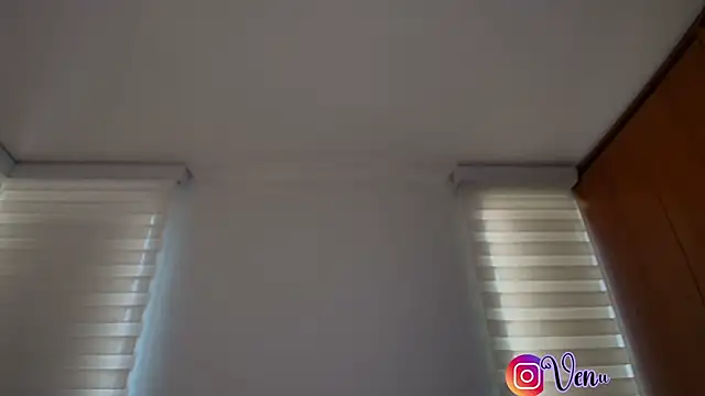 venusleroy  online show from November 23, 2025, 9:03 pm