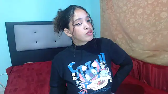 Snapshot of kalipso_n-jones chatting on December 17, 2024, 4:53 pm kalipso n-jones online show from December 17, 2024, 4:53 pm