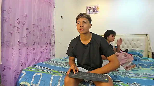 Snapshot of dafnezahiraa_ chatting on March 19, 2025, 3:41 am dafnezahiraa  online show from March 19, 2025, 3:41 am