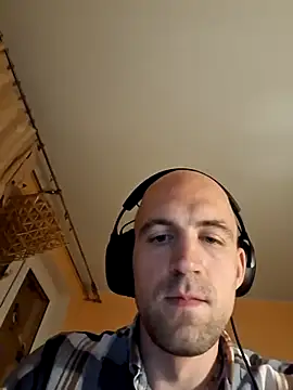 Snapshot of Kulokas chatting on October 11, 2025, 9:57 pm Kulokas online show from October 11, 2025, 9:57 pm