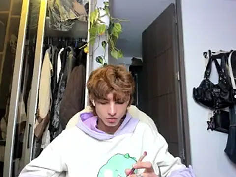 Snapshot of santy-kitty chatting on February 4, 2025, 1:23 am santy-kitty online show from February 4, 2025, 1:23 am