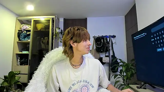 Snapshot of santy-kitty chatting on March 14, 2025, 3:26 am santy-kitty online show from March 14, 2025, 3:26 am