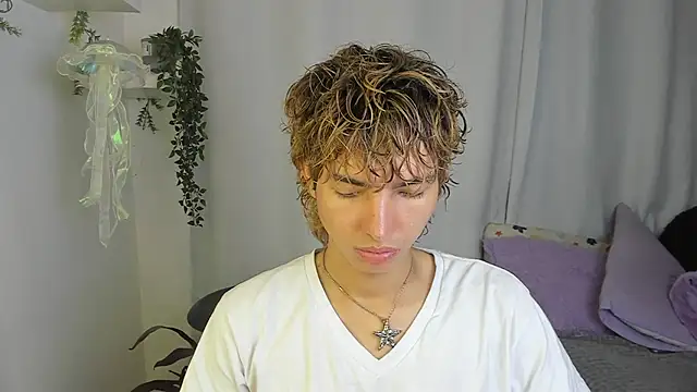 Snapshot of santy-kitty chatting on October 17, 2025, 2:26 am santy-kitty online show from October 17, 2025, 2:26 am