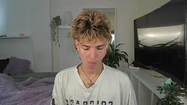 Snapshot of santy-kitty chatting on October 30, 2025, 5:57 pm santy-kitty online show from October 30, 2025, 5:57 pm