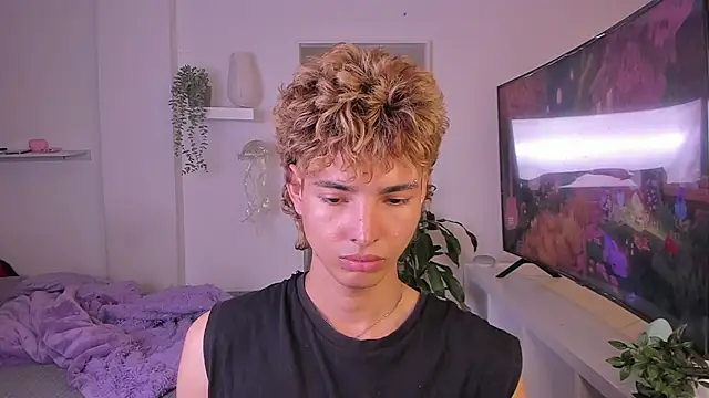 Snapshot of santy-kitty chatting on November 10, 2025, 1:26 am santy-kitty online show from November 10, 2025, 1:26 am