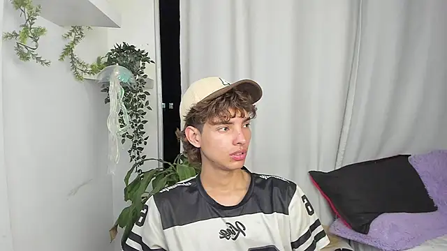 santy-kitty online show from January 11, 2026, 1:10 am