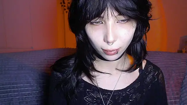 Snapshot of MoriHorri chatting on November 3, 2025, 10:16 am MoriHorri online show from November 3, 2025, 10:16 am