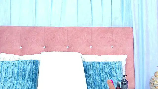 AlliciaKim online show from October 27, 2025, 7:18 pm