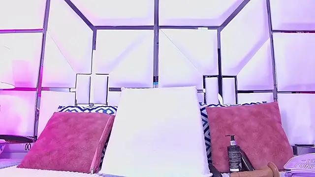 AlliciaKim online show from March 19, 2026, 11:58 am