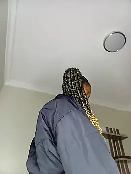 02Boitybaby online show from December 5, 2024, 8:44 pm