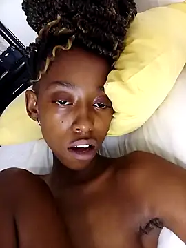 02Boitybaby online show from December 13, 2024, 8:09 am