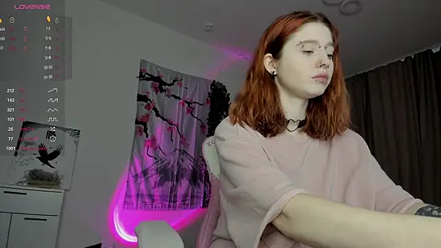 ScarletRos3 online show from January 22, 2025, 1:32 pm