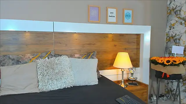 EmaBakker online show from March 15, 2025, 11:51 am