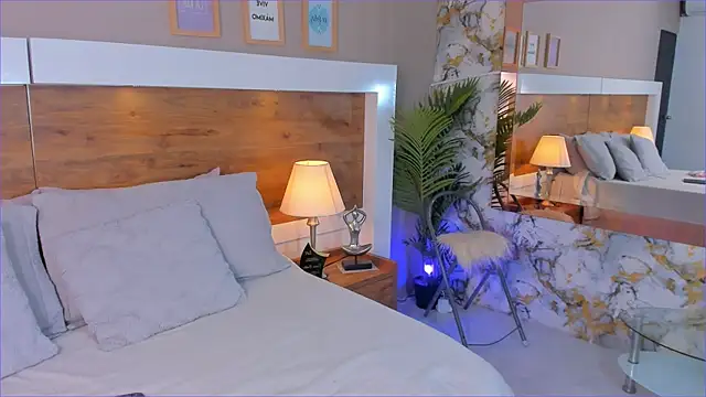 EmaBakker online show from November 22, 2025, 12:37 pm