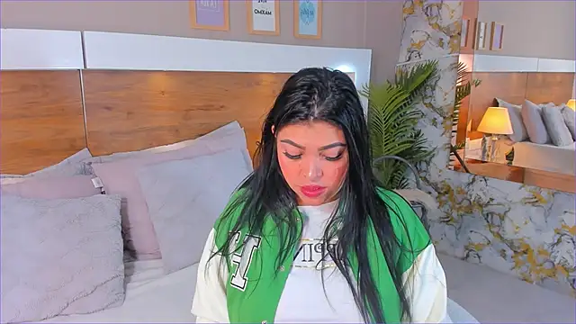 EmaBakker online show from November 30, 2025, 11:47 am