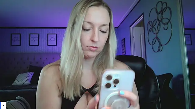 lucyallen4201 online show from March 13, 2025, 5:39 pm