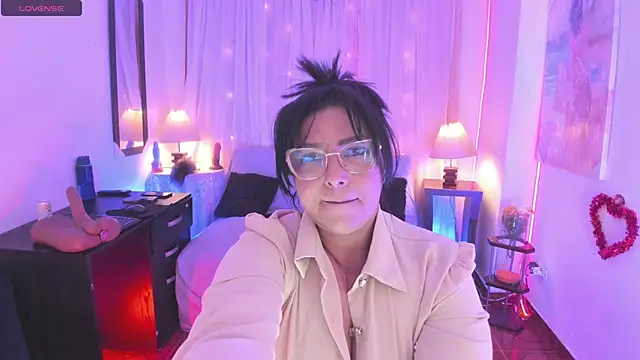 Snapshot of Venus_R0se chatting on May 10, 2026, 9:09 pm Venus R0se online show from May 10, 2026, 9:09 pm