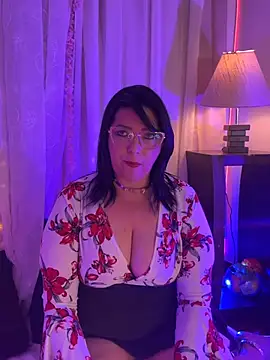 Snapshot of Venus_R0se chatting on May 16, 2026, 5:15 am Venus R0se online show from May 16, 2026, 5:15 am