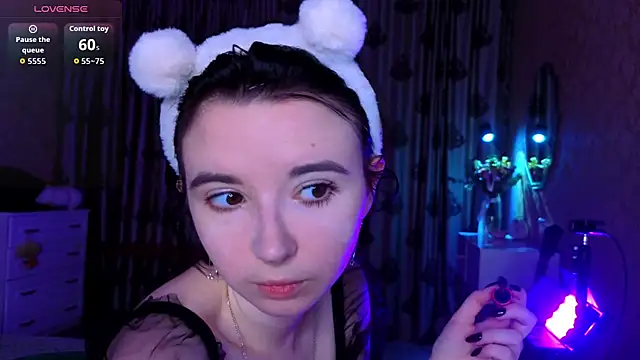 Nora Failure online show from November 7, 2025, 1:11 pm