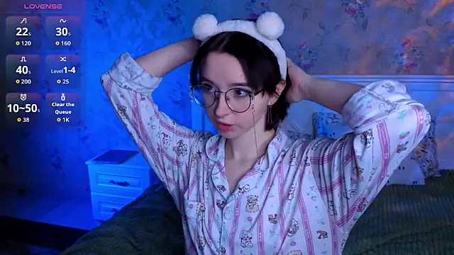 Nora Failure online show from December 4, 2025, 11:30 am