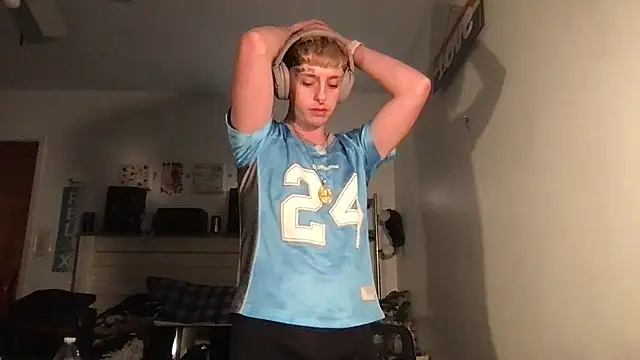 Snapshot of twentywithafelonyy chatting on February 17, 2025, 7:47 am twentywithafelonyy online show from February 17, 2025, 7:47 am