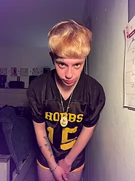 Snapshot of twentywithafelonyy chatting on February 24, 2025, 10:48 am twentywithafelonyy online show from February 24, 2025, 10:48 am