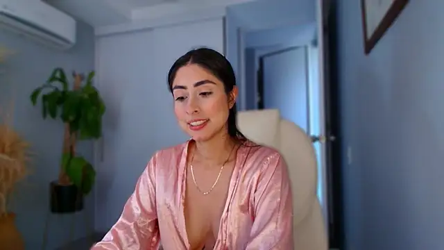 auroracaruso11 online show from September 8, 2025, 9:03 pm