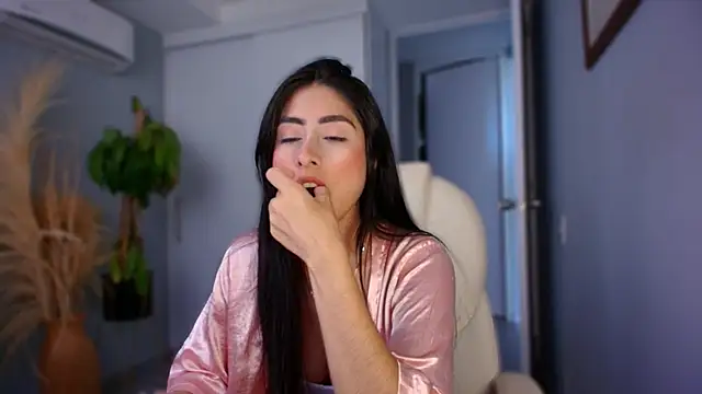 auroracaruso11 online show from September 30, 2025, 8:58 pm