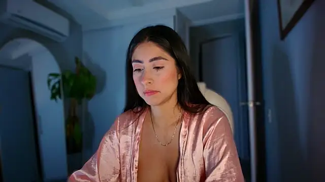 auroracaruso11 online show from October 3, 2025, 11:18 am