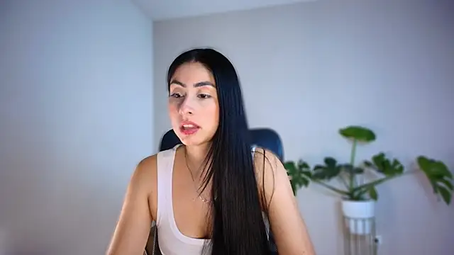 auroracaruso11 online show from March 24, 2026, 8:14 pm