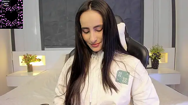 SaraGomez1 online show from December 21, 2025, 12:45 pm