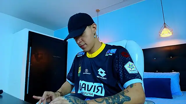 Lobo 17  online show from February 19, 2025, 3:50 am