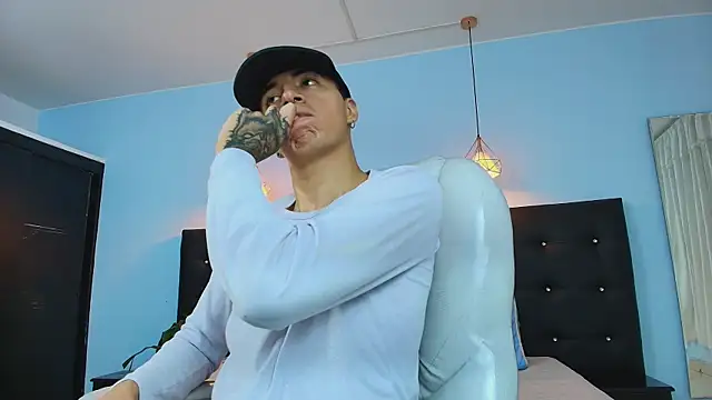 Lobo 17  online show from March 18, 2025, 2:58 am