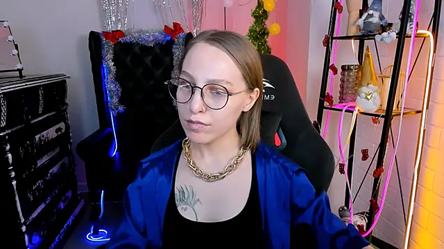 Snapshot of AphexQueen chatting on December 14, 2024, 4:09 pm AphexQueen online show from December 14, 2024, 4:09 pm