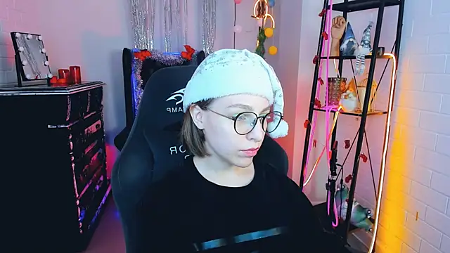 Snapshot of AphexQueen chatting on December 25, 2024, 3:17 pm AphexQueen online show from December 25, 2024, 3:17 pm