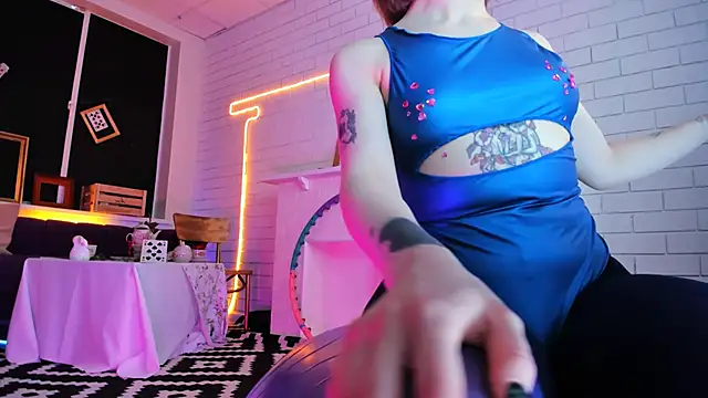 Snapshot of AphexQueen chatting on December 28, 2024, 6:18 pm AphexQueen online show from December 28, 2024, 6:18 pm