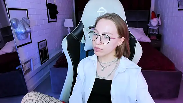 Snapshot of AphexQueen chatting on January 11, 2025, 4:14 pm AphexQueen online show from January 11, 2025, 4:14 pm