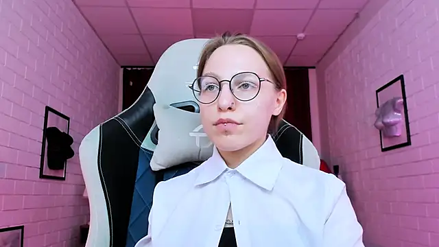 Snapshot of AphexQueen chatting on January 11, 2025, 7:16 pm AphexQueen online show from January 11, 2025, 7:16 pm