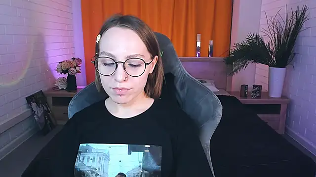 Snapshot of AphexQueen chatting on January 14, 2025, 9:24 am AphexQueen online show from January 14, 2025, 9:24 am