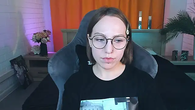 Snapshot of AphexQueen chatting on January 14, 2025, 12:35 pm AphexQueen online show from January 14, 2025, 12:35 pm