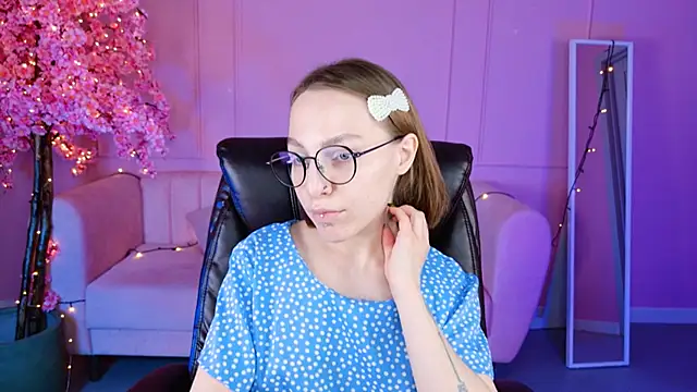 Snapshot of AphexQueen chatting on January 19, 2025, 1:22 pm AphexQueen online show from January 19, 2025, 1:22 pm