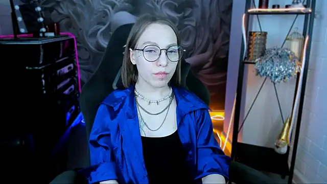 Snapshot of AphexQueen chatting on January 24, 2025, 12:20 pm AphexQueen online show from January 24, 2025, 12:20 pm