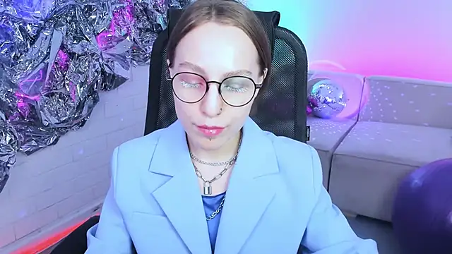 Snapshot of AphexQueen chatting on January 26, 2025, 4:20 pm AphexQueen online show from January 26, 2025, 4:20 pm