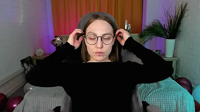 Snapshot of AphexQueen chatting on February 9, 2025, 8:13 pm AphexQueen online show from February 9, 2025, 8:13 pm