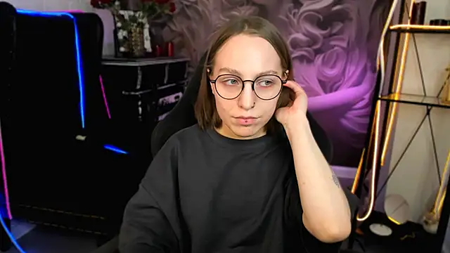 Snapshot of AphexQueen chatting on February 14, 2025, 7:12 pm AphexQueen online show from February 14, 2025, 7:12 pm