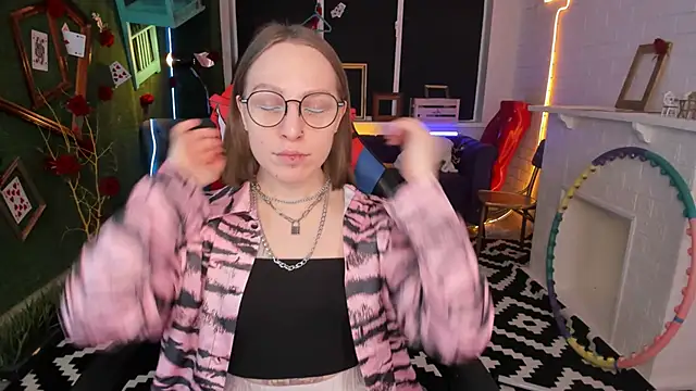 Snapshot of AphexQueen chatting on February 26, 2025, 1:08 pm AphexQueen online show from February 26, 2025, 1:08 pm